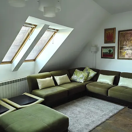 Apartment Hristy's 2 Bedroom Spacious Garage!!!