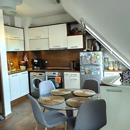 Hristy's 2 Bedroom Spacious Garage!!! *