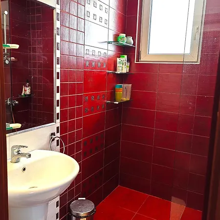 Hristy's 2 Bedroom Spacious Garage!!!