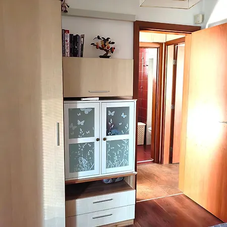 Apartment Hristy's 2 Bedroom Spacious Garage!!! *